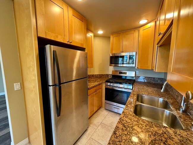 Building Photo - 2174 Montgomery Ave Unit 2174-A