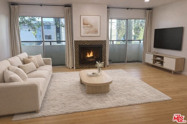 Building Photo - 4702 Fulton Ave Unit 107