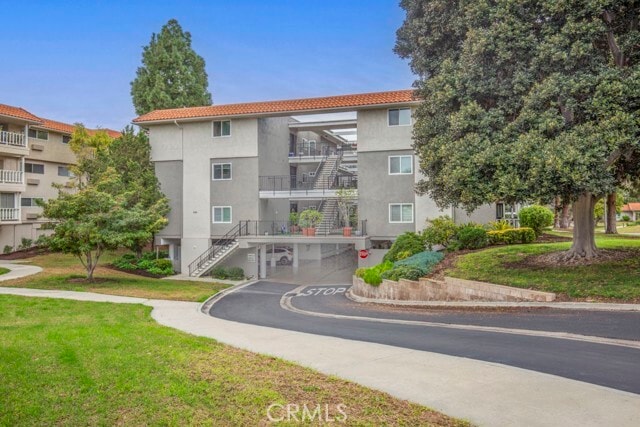 Building Photo - 2402 Via Mariposa W Unit 1C