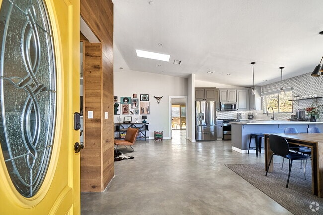 Building Photo - Rare Opportunity for Spacious, Modern Sout... Rental