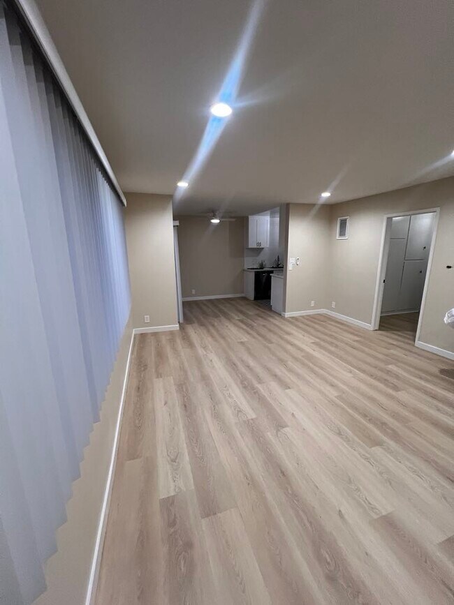 Photo - Monroe Manor