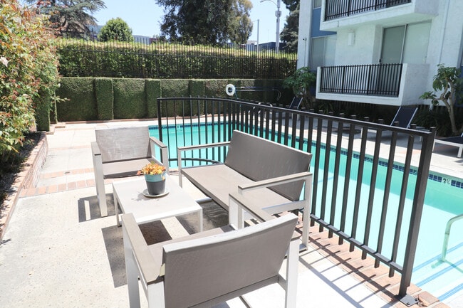 Pool Deck Area - Lafayette Park Apartments