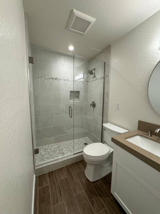 Building Photo - 208 Oswego Ave Unit 2