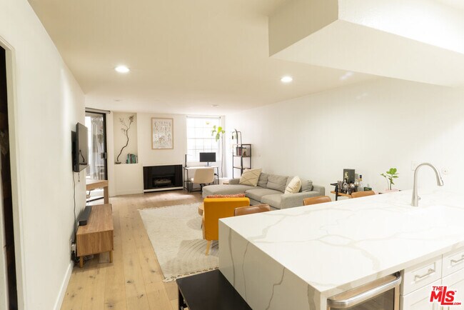 Photo - 740 Kings Rd Unit 122