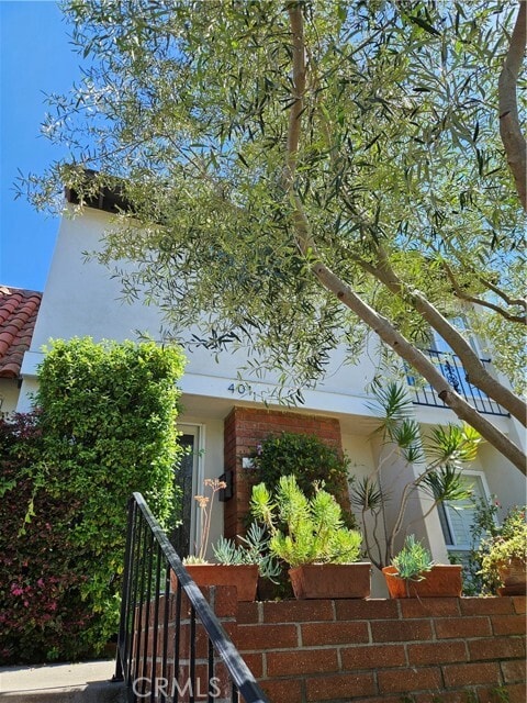 Building Photo - 401 Vista Roma