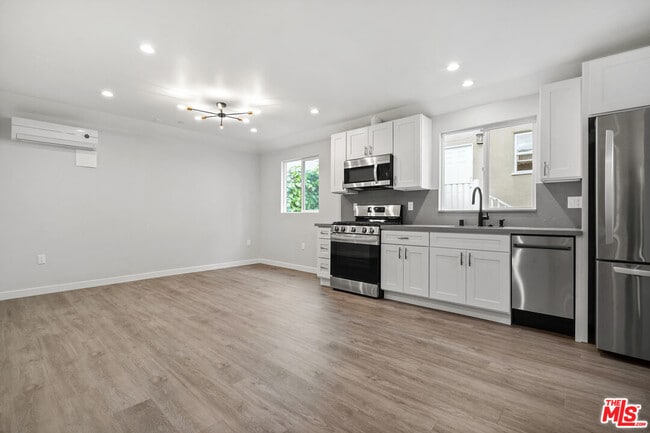 Photo - 1233 Stearns Dr