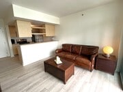 Photo - 425 W Beech St