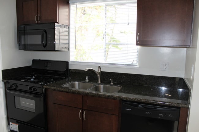 Kitchen - 6236 La Mirada Ave Unit 3