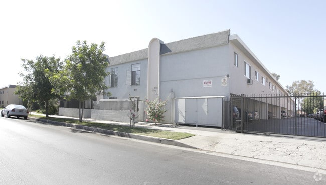 Photo - 6545 Simpson Ave