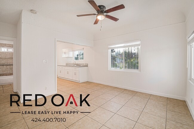 Building Photo - 7404 S Figueroa St Unit 1