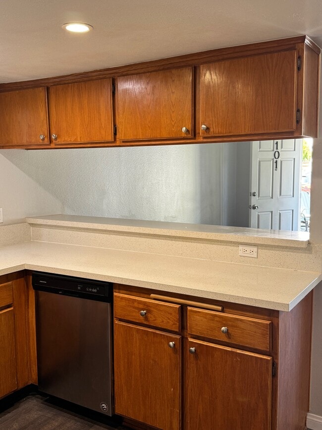 Quartz counters - 5255 Riverton Ave