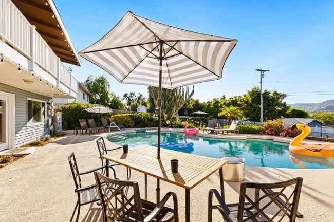 Photo - 321 W Kalmia St Unit Upper  A