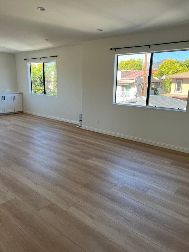 Building Photo - 419 S Verdugo Rd Unit 110