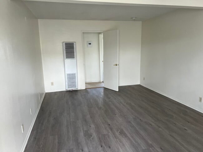 Photo - 335 W 88th St