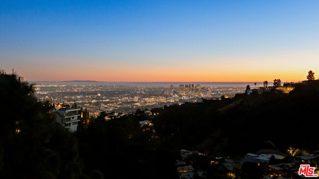 Photo - 2001 Sunset Plaza Dr