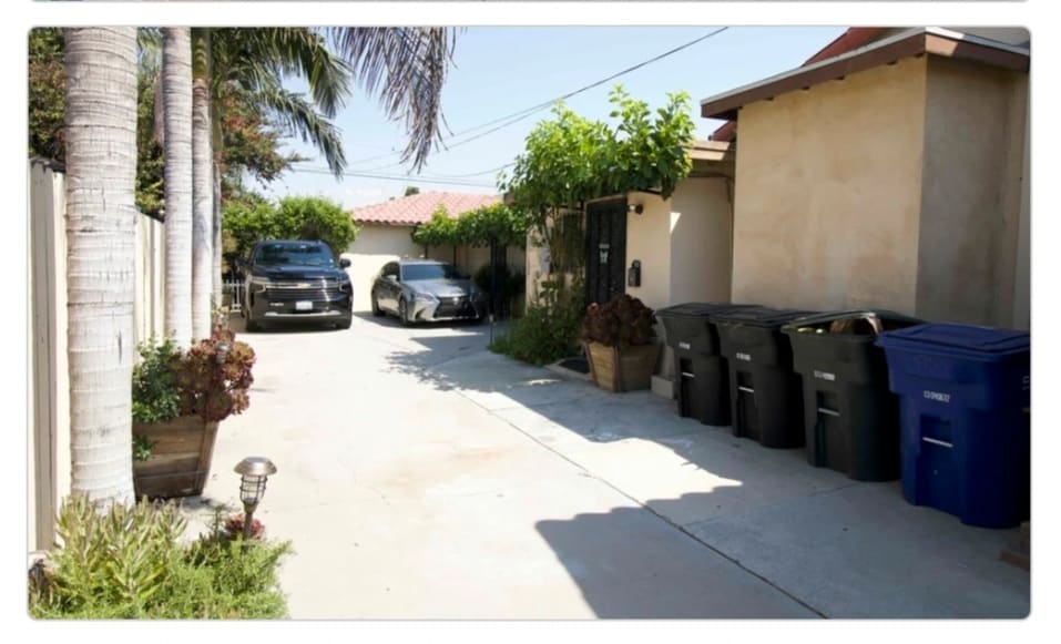 Photo - 8753 Maple St