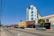 Photo - 1317 W Jefferson Blvd Apartments
