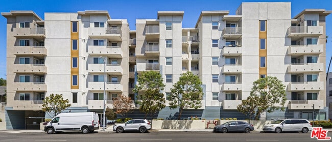 Building Photo - 436 S Virgil Ave Unit PH10