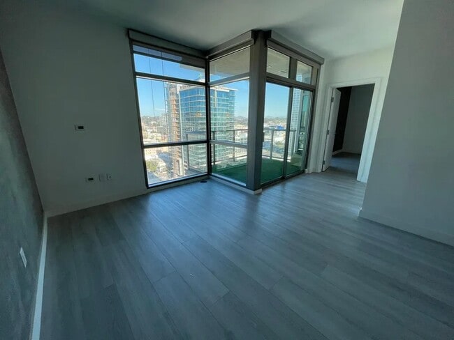 Photo - 800 The Mark Ln Unit 1902