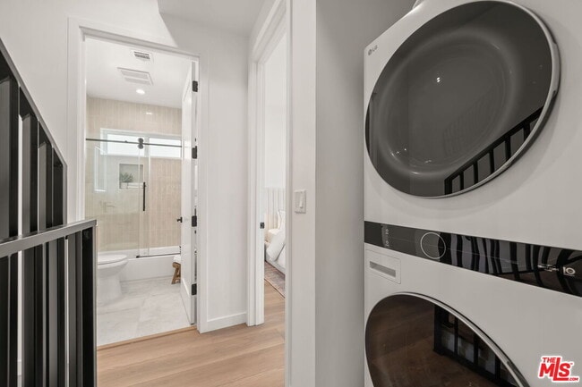 Photo - 257 1/2 S Park View St