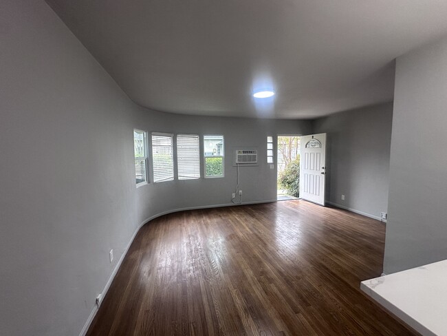 Photo - 1810 W Alameda Ave