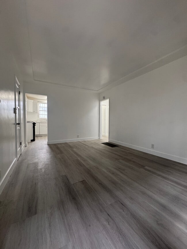 Photo - 1933 Carmona Ave