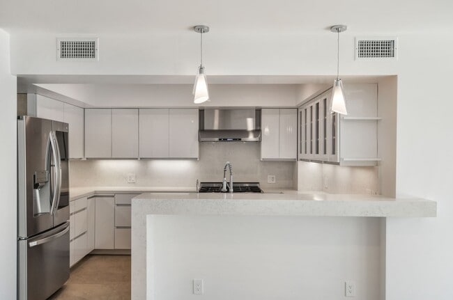 Photo - 2700 Manhattan Ave Unit 2700 Manhattan Ave. #202