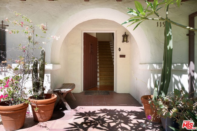 Photo - 119 N Orange Dr