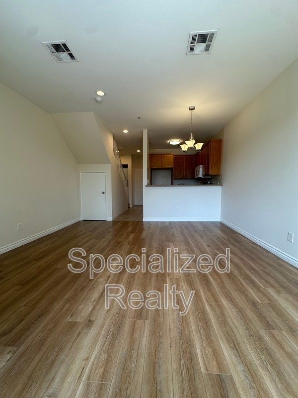 Photo - 5716 Whitsett Ave