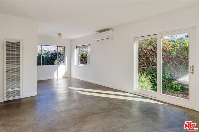 Photo - 3171 Silver Lake Blvd