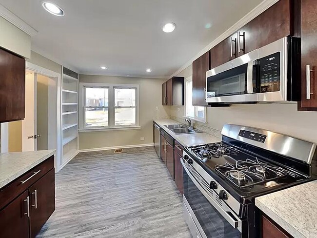 Building Photo - 3721 Wall St