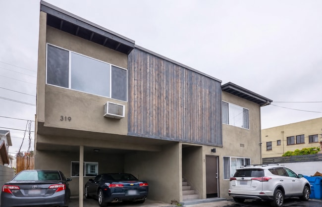 Building Photo - 319 Heliotrope Dr Unit 2