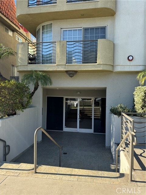 Building Photo - 1817 Selby Ave Unit 205
