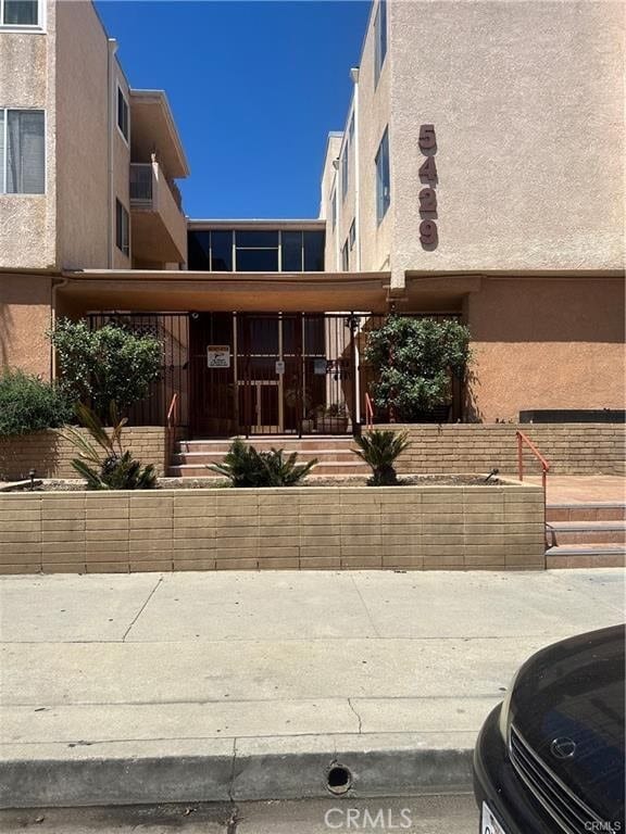 Building Photo - 5429 Newcastle Ave Unit 206 Rental