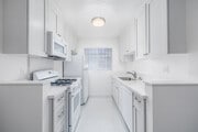 1BR, 1BA - 750SF - Kitchen - Sunset West