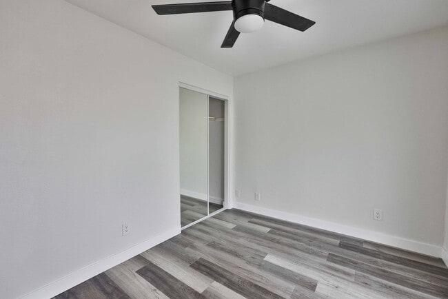 Photo - New renovated 2 Bedroom 1 Bathroom in Nort... Unit 4167 #1