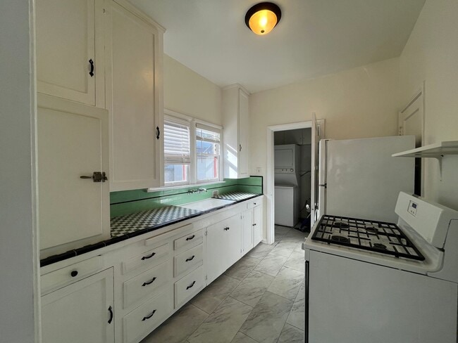 Photo - Lower level 1+1 w/in-unit laundry, assigned parking + water included!