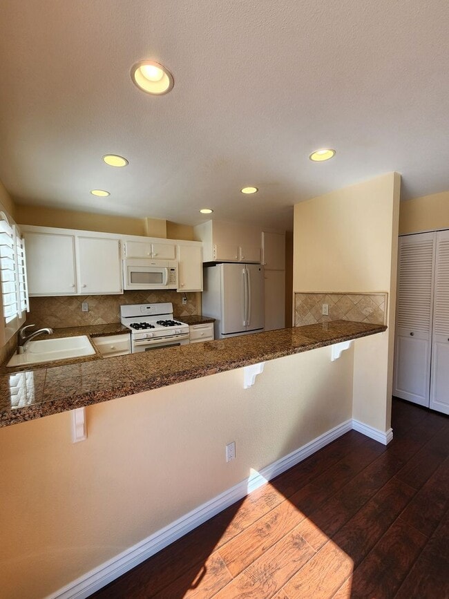 Photo - Bright & Beautiful Home Nestled Near Natur...