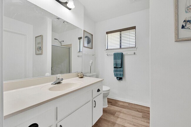 Photo - 27535 Lakeview Dr