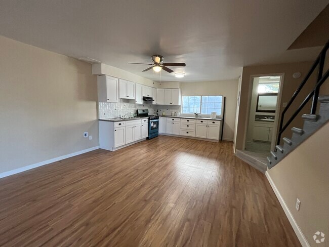 Building Photo - 6939 Hazeltine Ave Rental