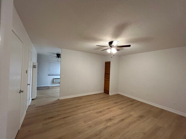 Photo - 10154 McClemont Ave