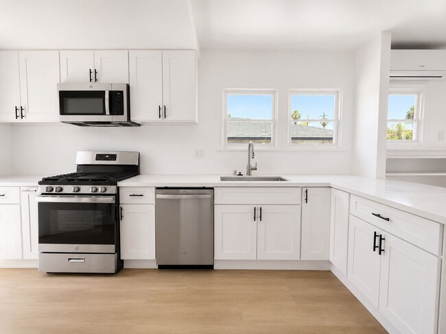 Building Photo - 3007 Dalton Ave Unit 3007 1/2 Dalton Ave.