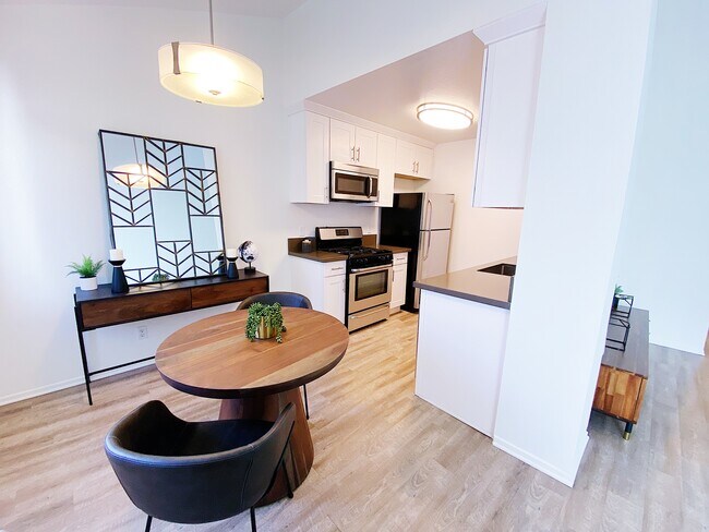 Dining room/kitchen - Merlot NoHo