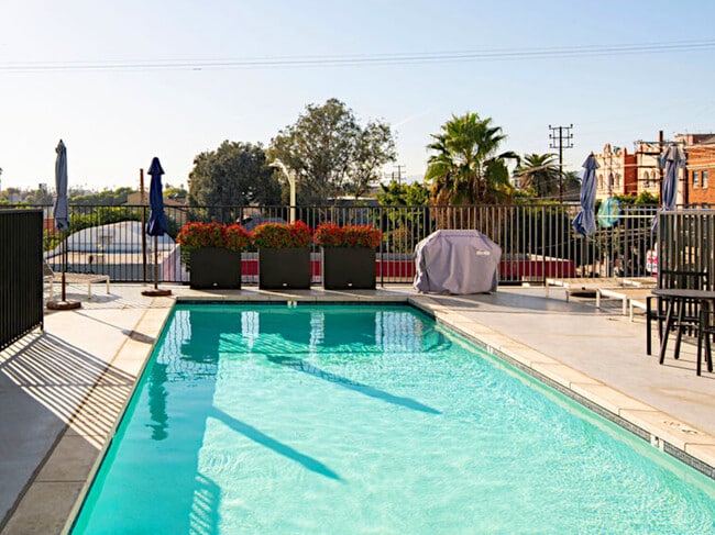 Photo - 654 N Virgil Ave