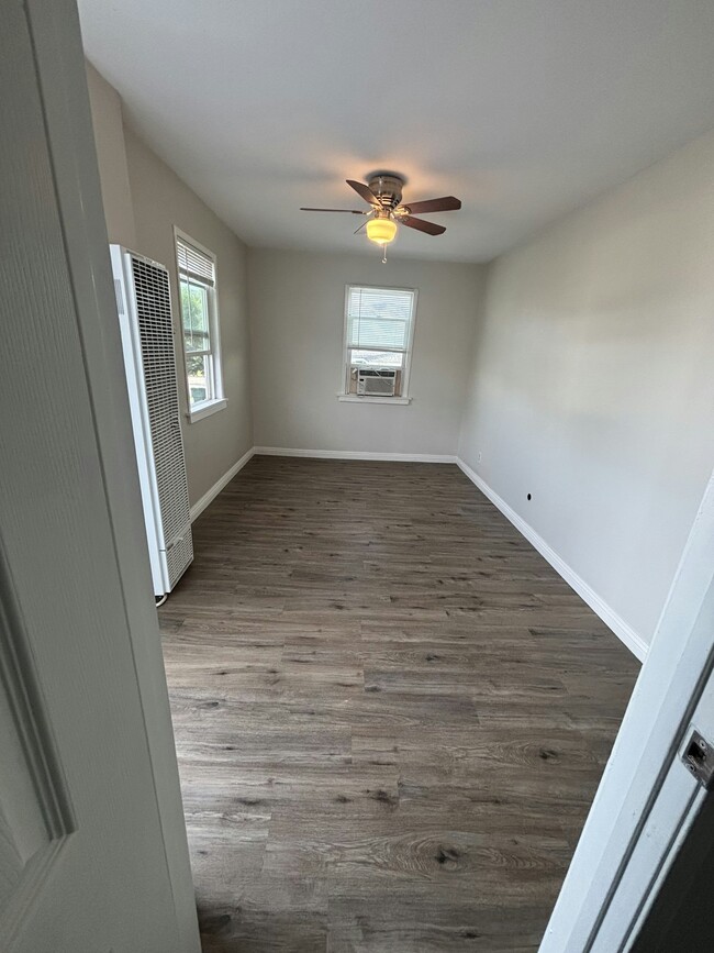 Photo - 365 N Phillips St