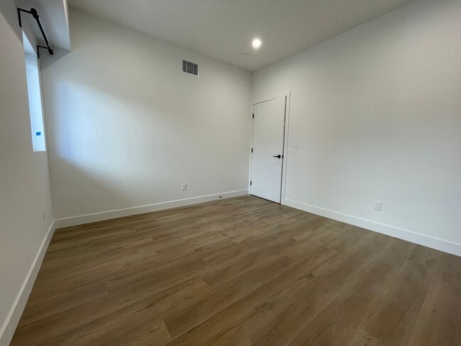 Photo - JUST COMPLETED MODERN TOWNHOMES! Never Lived In! Unit #4516 3/4