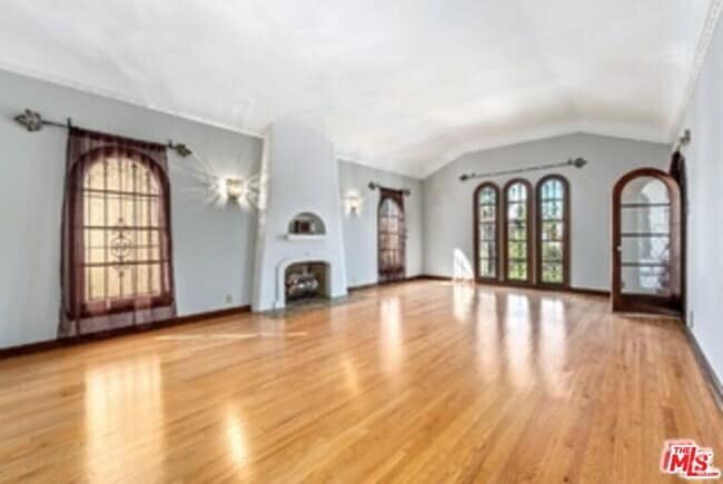 Building Photo - 1028 Meadowbrook Ave Rental