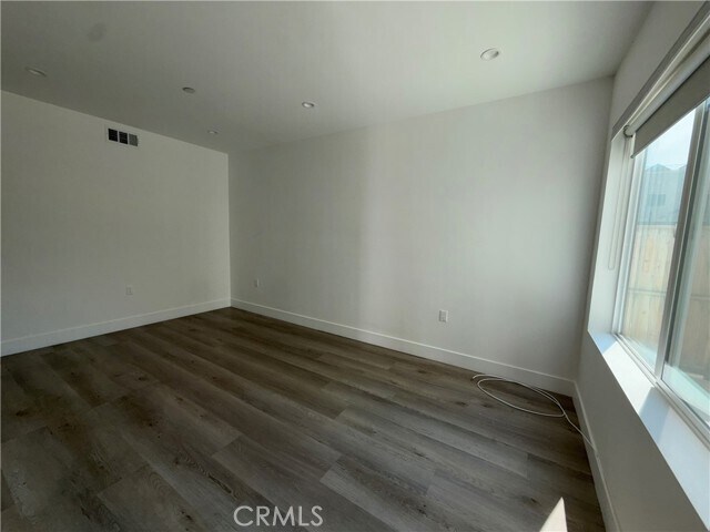 Photo - 21715 Hart St