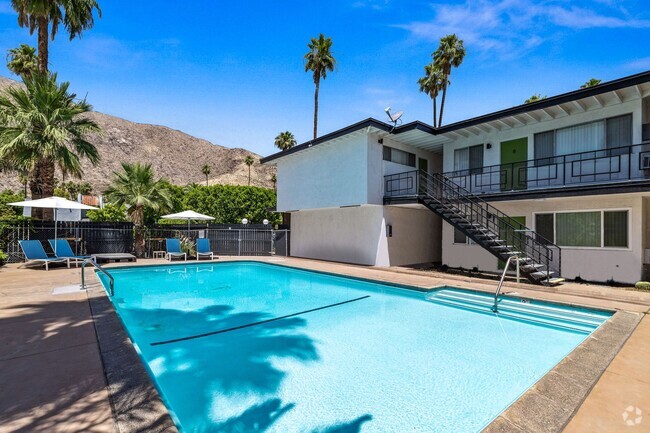 Building Photo - AVAILABLE NOW! Stunning Remodeled Studio/1... Unit 10 Rental