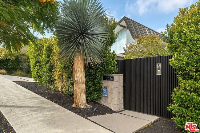 Photo - 3646 Inglewood Blvd